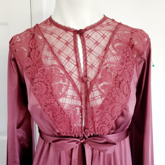 VASSARETTE maxi nightgown with sheer robe 32 - Picture 1 of 8